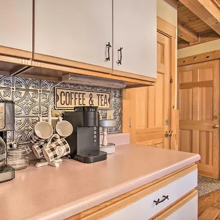 Rustic Rothbury Cabin With Resort Amenity Access! Exterior photo