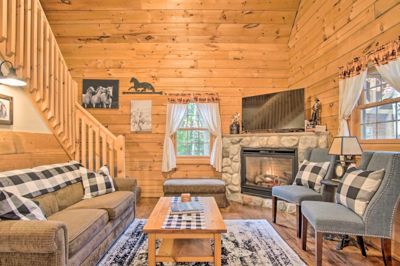 Rustic With Amenity Access!