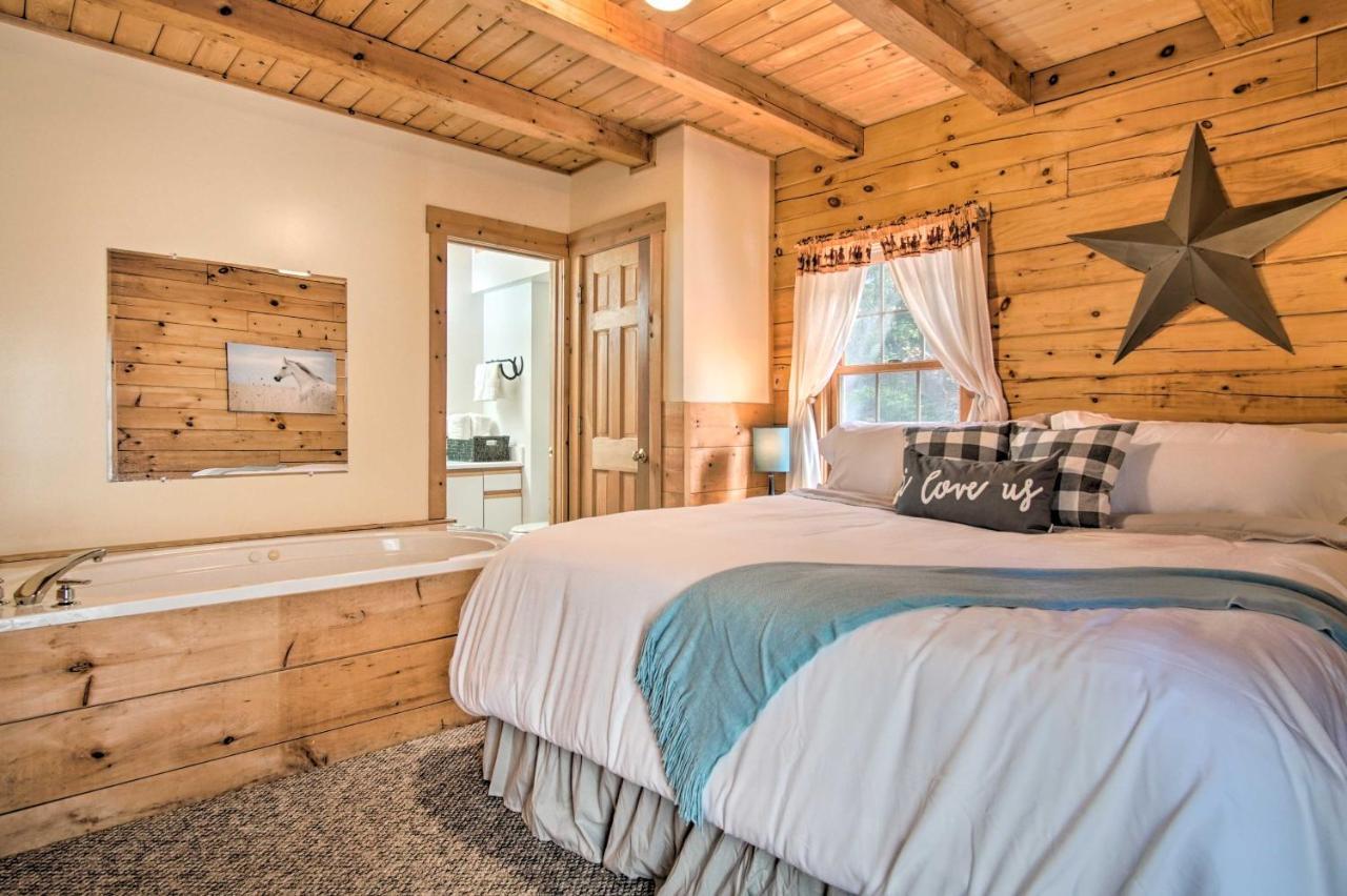 Rustic With Amenity Access! *